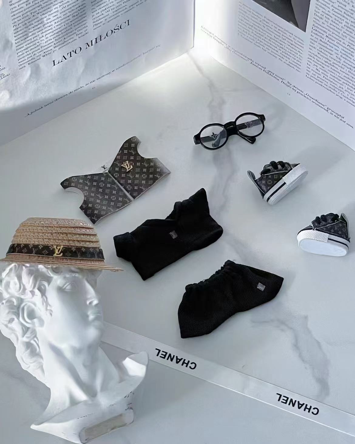 Conjunto de labubu Louis Vuitton
